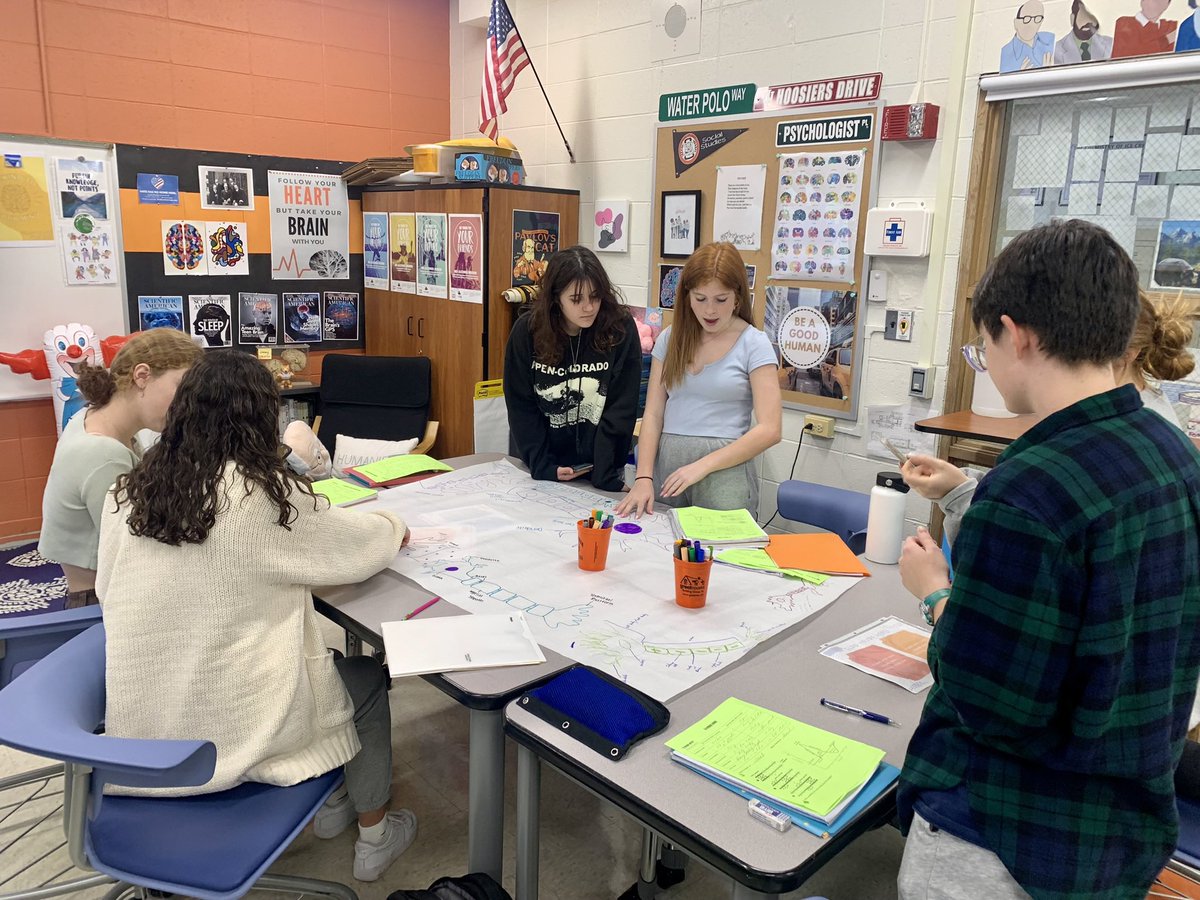 LHSPsychology's tweet photo. Our 🧠s have loved learning about themselves the past few weeks! We’ve been dancing, drawing, dissecting, and dressing up as we explore the busiest and brightest things on the planet #psycholars https://t.co/LXNHVTF0R5