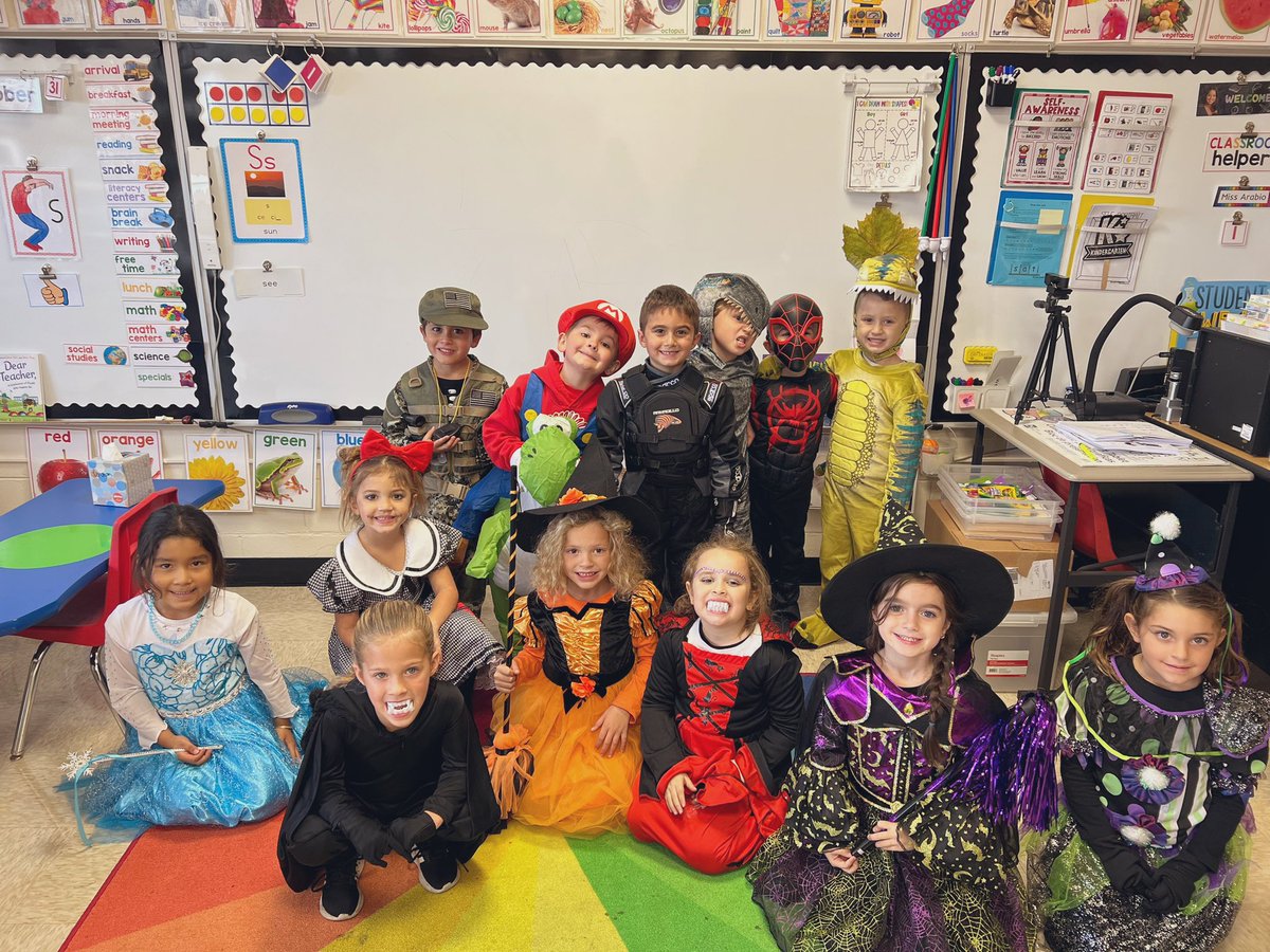 Miss_Arabio's tweet photo. Happy Halloween! 🎃 https://t.co/RBFwJOiLyh