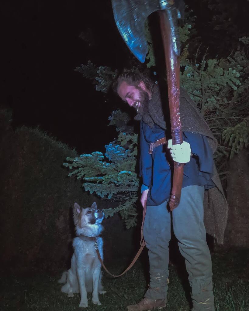 Guillaume_Prost's tweet photo. Happy Halloween ! 🎃
(C’était un prétexte pour acheter cette hache, qui a la réf ? )
•
• #goprohero11 
•
#halloween #costume #cosplay #viking #axe #suit #trickortreat #dog #doglover #withmydog #chien #dogsofinstagram https://t.co/skhKyB9fb3 https://t.co/y7Nxu2XWhg