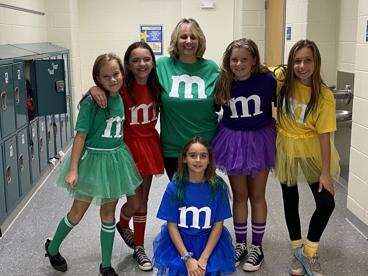 5th grade Big M&amp;Ms and Mini M&amp;Ms to celebrate a fun and festive Halloween <a href="/WestchesterElem/">Westchester Elementary</a> ! 🎃 👻 🍫