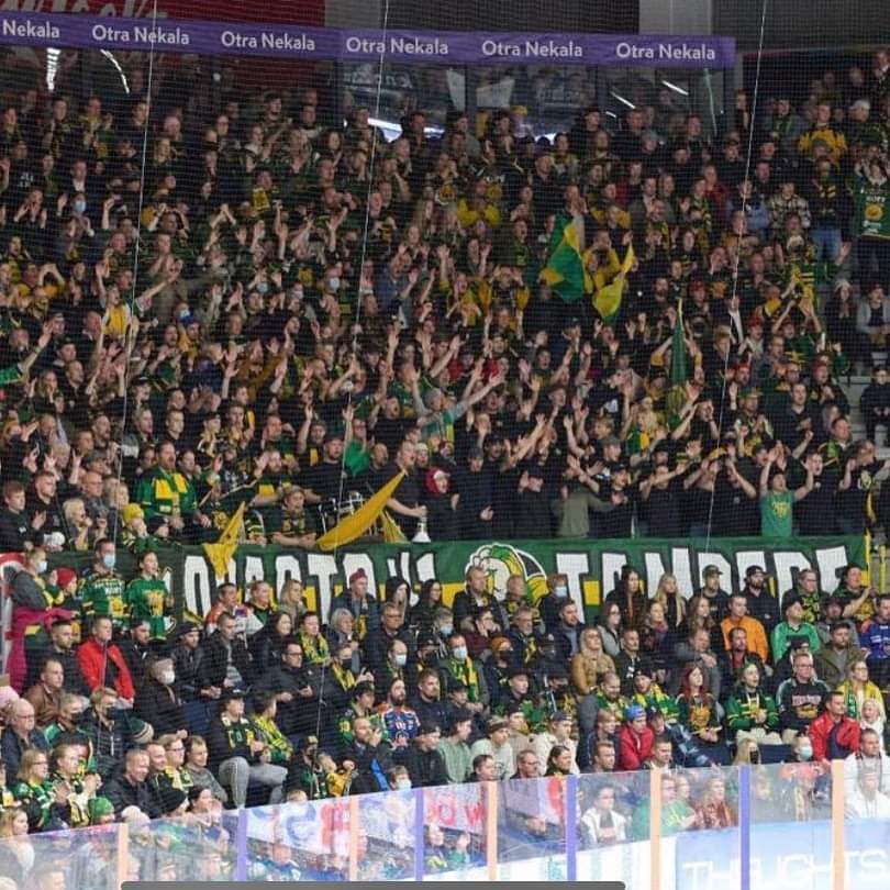 Osasto41's tweet photo. PALUU HAKAMETSÄÄN!

#ilves #osasto41 https://t.co/SeWiIEwQLq