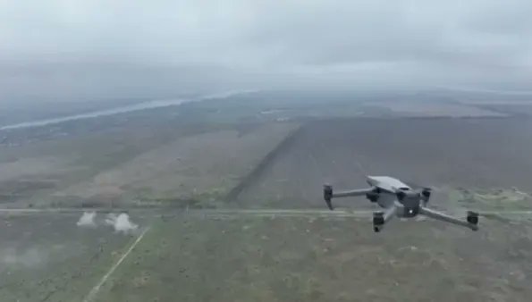 DefenseOne's tweet photo. In our newest #DefenseOneRadio podcast, we focus on the latest developments in UAVs, from the front lines of Ukraine to a conference in Washington—featuring @faineg, @SamBendett and @MarcusReports https://t.co/1xRum0PfHr https://t.co/vlqgO3ylQY