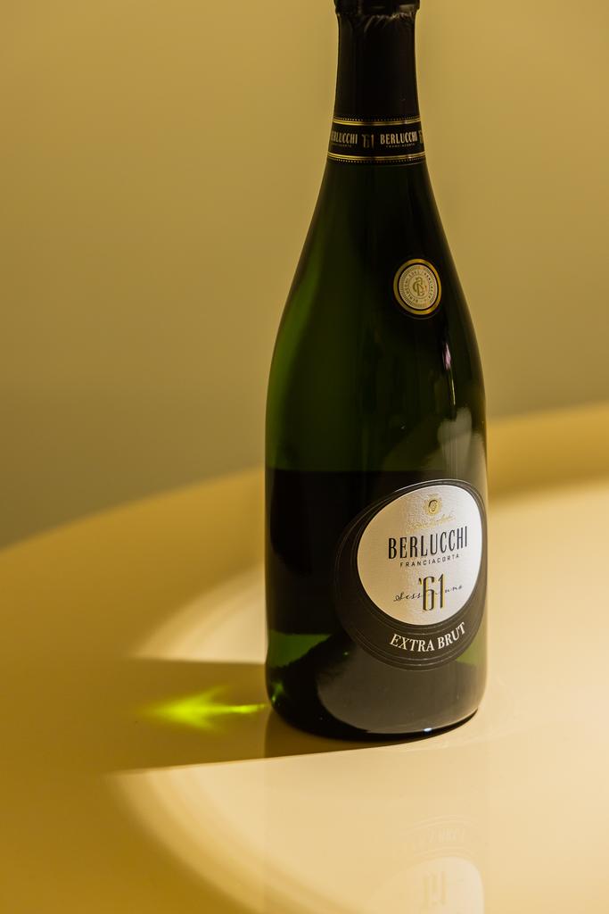 BerlucchiWine's tweet photo. Elegante, ricco e persistenza: 61 Extra Brut #numeroprimo #fraciacorta #Berlucchi61NumeroPrimo https://t.co/aVNyvmYpiW