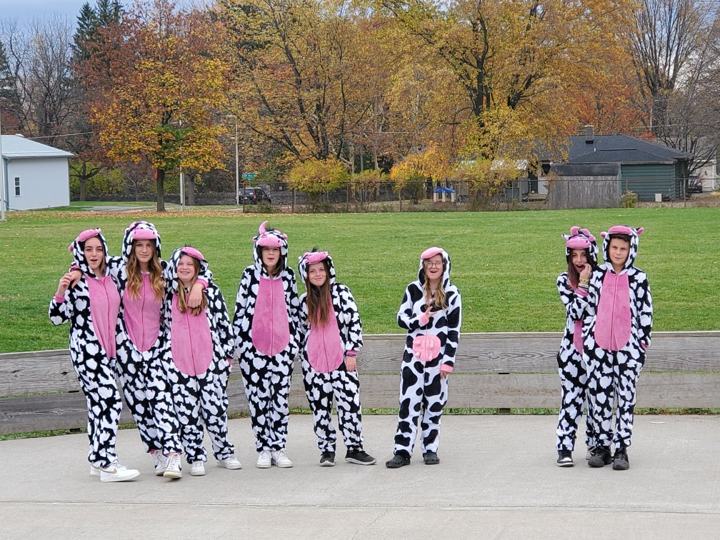 VGashlin's tweet image. A new herd moved into CMS today!  ❤️🤍❤️.  #canandaiguaproud #holidayspirit #onebravesfamily