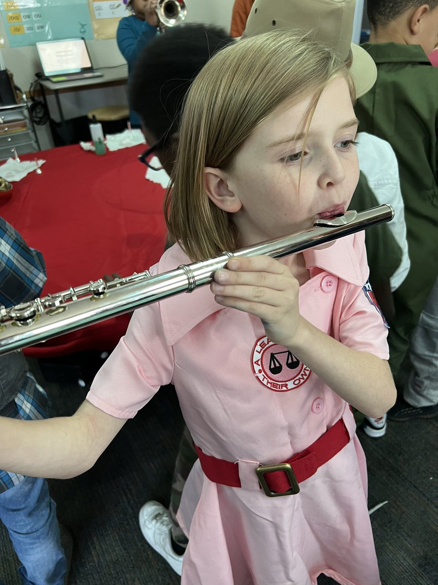 TummonsLSEArts's tweet photo. Seeing them all giggling while trying different instruments gave me LIFE! (And also maybe a headache, but thatβs neither here nor there.) @LSEArts #lsefallfest https://t.co/c9w8Kl4WbY