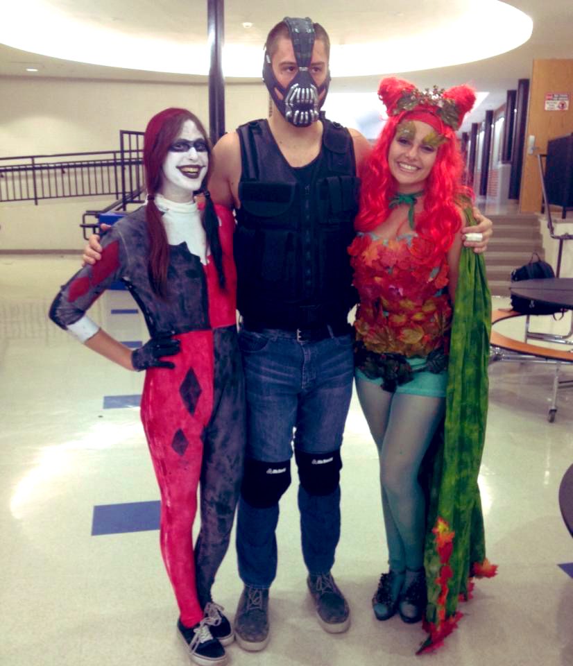 Aleksei_MJT_71's tweet photo. That time @DominiqueC1818, @marielcariker and I assembled the greatest unintentional Halloween team of all time: 

#gothamsfinest https://t.co/zlEVG4Rl88