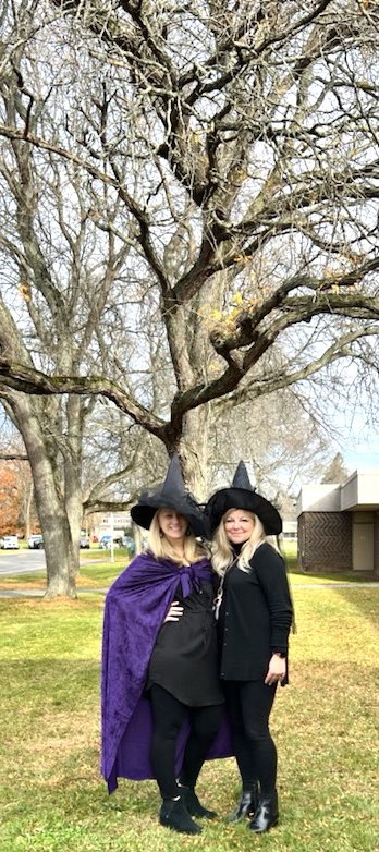 MRELunchBunch's tweet photo. There was a coven of kind witches at MRE today 🎃🧙🏻‍♀️🧡 https://t.co/Vt7ZVa0IWf