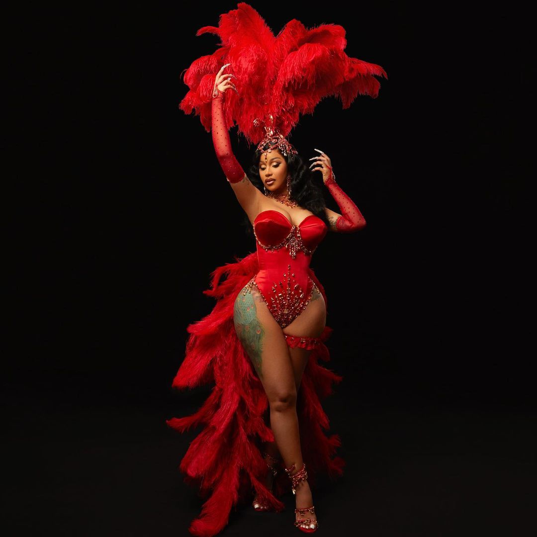 chelsealallen on instagram recreated @iamcardib burlesque look 🌹