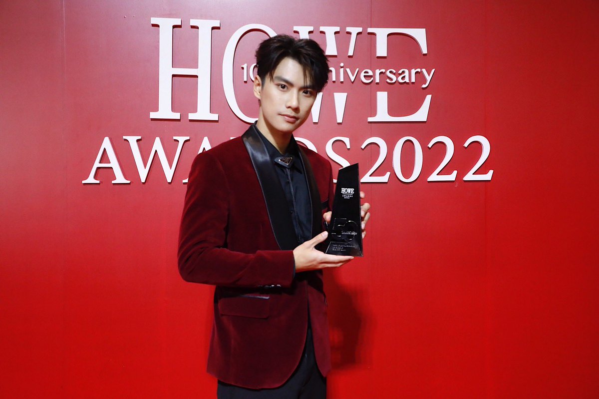 GMMTV's tweet image. “GMMTV” สุดปัง!!! คว้า 6 รางวัลจาก “HOWE AWARDS 2022” 

🔸HOWE The 50 influential people 2022
-พี่ถา-สถาพร
-โอม-ภวัต
-นนน-กรภัทร์

🔸HOWE SHINING ACTOR AWARD
- ดิว-จิรวรรตน์

#HOWEAWARDS2022
#GMMTV