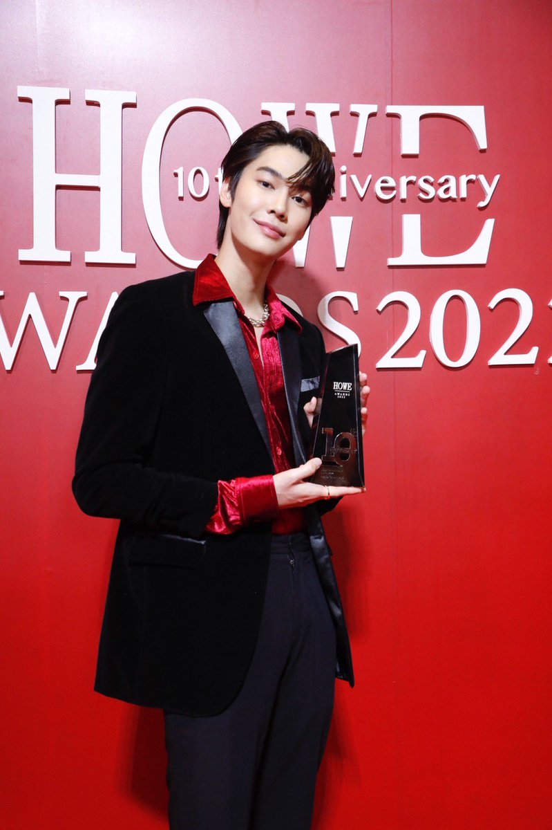 GMMTV's tweet image. “GMMTV” สุดปัง!!! คว้า 6 รางวัลจาก “HOWE AWARDS 2022” 

🔸HOWE The 50 influential people 2022
-พี่ถา-สถาพร
-โอม-ภวัต
-นนน-กรภัทร์

🔸HOWE SHINING ACTOR AWARD
- ดิว-จิรวรรตน์

#HOWEAWARDS2022
#GMMTV