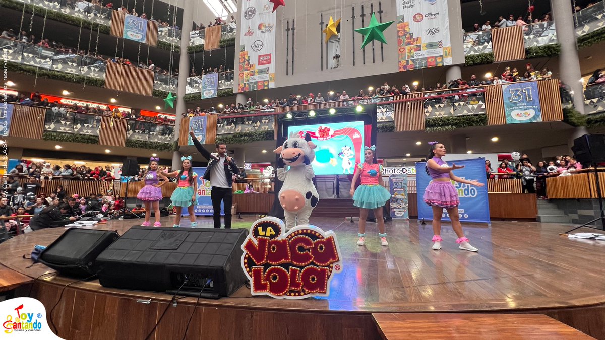 ToyCantando's tweet photo. Gracias a los más de 3000 asistentes. Fueron un público increíble. Las verdaderas estrellas fueron ustedes. Amamos verlos cantar, bailar, reír... No tenemos palabras para describir todo lo que vivimos junto a ustedes. Esperamos verlos pronto en otro Show así de mágico ✨ https://t.co/0IgeeoBnCP