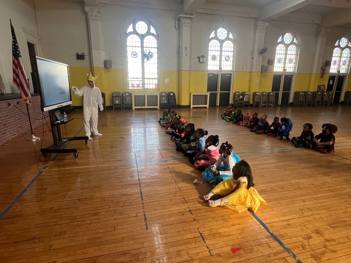 MurraySFABX's tweet photo. Keeping to tradition, Mr. Silva read Kindergarten “Where the Wild Things Are.”  #bestprincipalever #happyhalloween2022 #kindergarten #wherethewildthingsare https://t.co/70yiOmzrE2