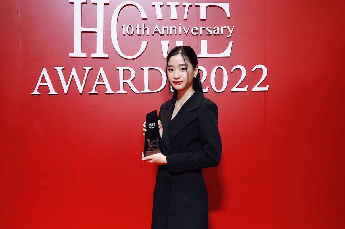 GMMTV's tweet image. 🔸HOWE SHINING ACTRESS AWARD 
- ตู-ต้นตะวัน
🔸HOWE NEW GENERATION AWARD (CEO Twenty Wendy)
- เลิฟ-ภัทรานิษฐ์

ขอขอบคุณ HOWE Magazine ที่จัดงานดีๆ แบบนี้ พร้อมมอบรางวัลให้กับพวกเราชาว GMMTV และขอบคุณแฟนๆ ที่เป็นกำลังใจคอยสนับสนุนกันมาโดยตลอด

#HOWEAWARDS2022
#GMMTV