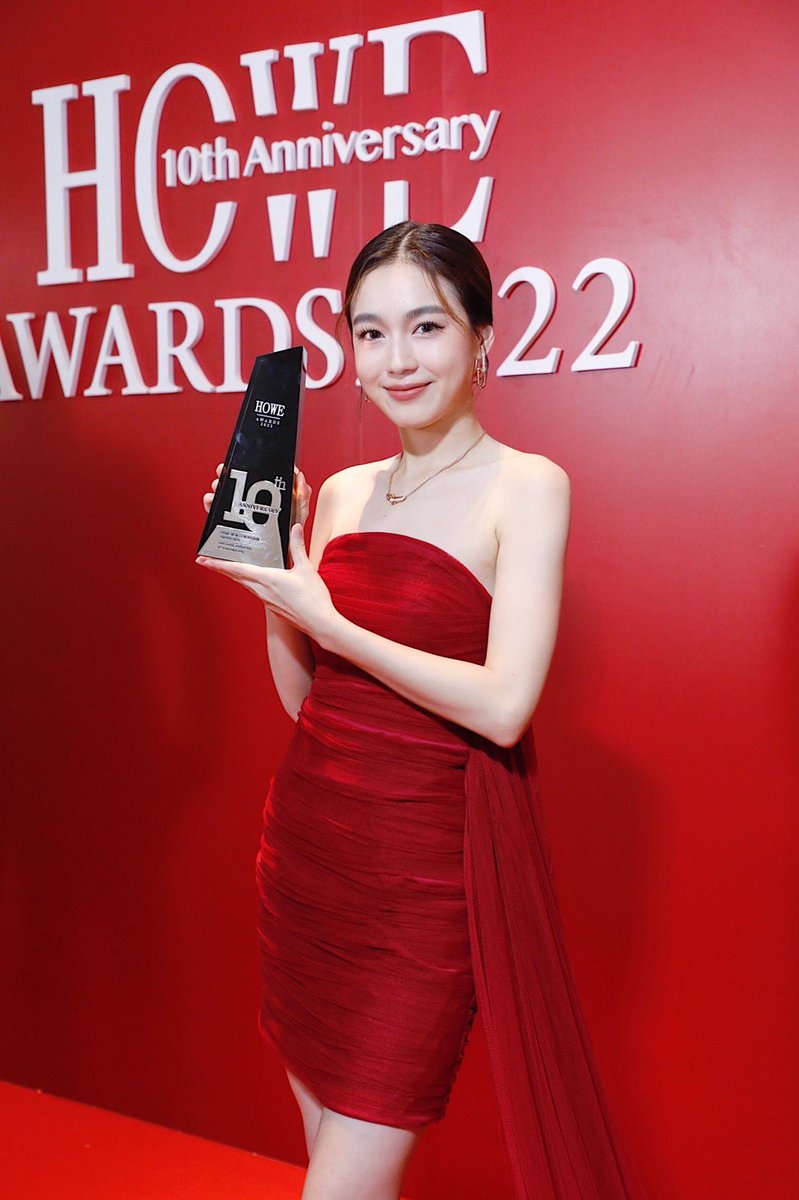 GMMTV's tweet image. 🔸HOWE SHINING ACTRESS AWARD 
- ตู-ต้นตะวัน
🔸HOWE NEW GENERATION AWARD (CEO Twenty Wendy)
- เลิฟ-ภัทรานิษฐ์

ขอขอบคุณ HOWE Magazine ที่จัดงานดีๆ แบบนี้ พร้อมมอบรางวัลให้กับพวกเราชาว GMMTV และขอบคุณแฟนๆ ที่เป็นกำลังใจคอยสนับสนุนกันมาโดยตลอด

#HOWEAWARDS2022
#GMMTV