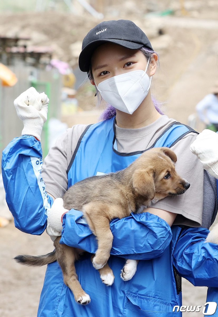 yjyworld's tweet photo. Happy Birthday to our shining star, Jeongyeon 🖤 May your 26th year be more joyful than the last 💕

Thank you for being born and becoming a singer. Always stay happy and healthy Jeongyeon 🥹🫶

#HappyJEONGYEONday
#정연이와_채워가는_11월의_조각
#AlwaysWithYoo https://t.co/KdWTVotzUZ
