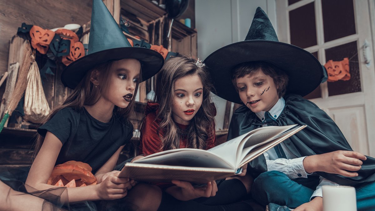 CalibreAudio's tweet photo. Wishing all our young (and young at heart) members a happy Halloween today. Once you've finished trick or treating, we've found some scarily good books in our collection for you. If you dare to read them, that is! 👻🎃👻

https://t.co/GkbK7z5OMd https://t.co/ItA3anSmpu