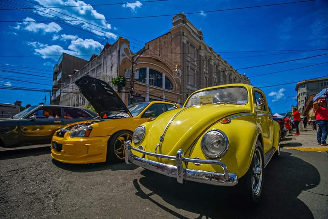 FatimaMachadoSS's tweet photo. El #SivArt nos brindo un show para los amantes de los autos modificados y para toda la familia; más de 400 autos modificados en exhibición. https://t.co/6lpaBy2YgM