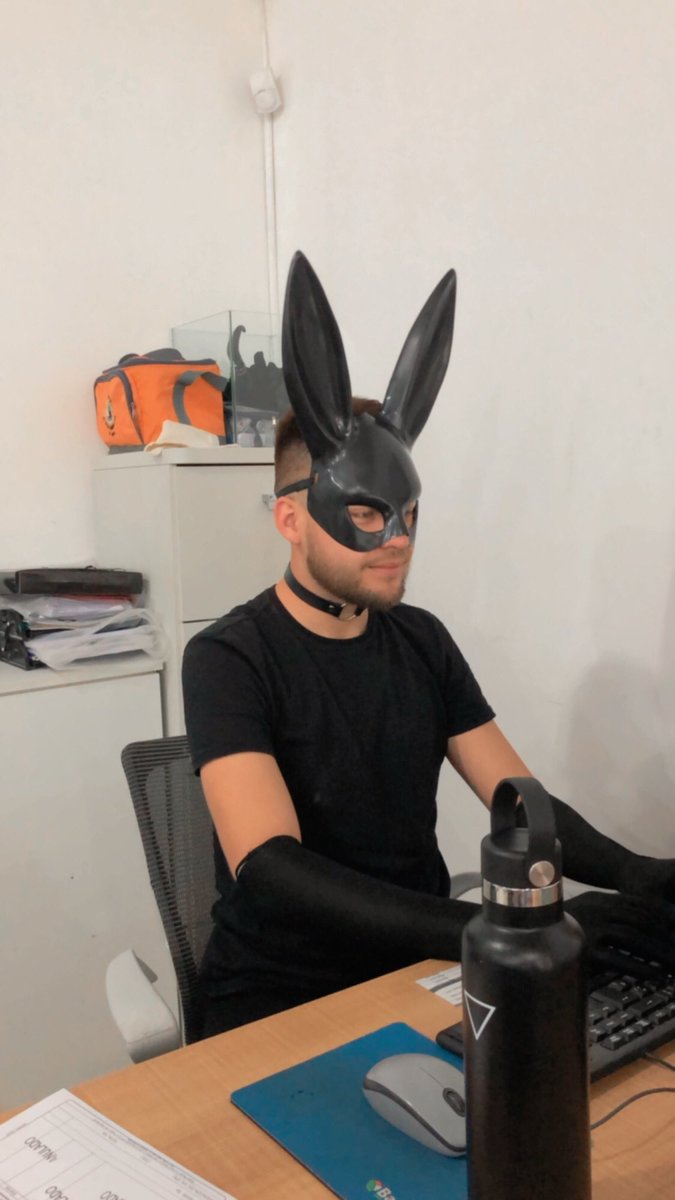 dani_closs's tweet image. Mi trabajo me estresa:
Yo en el trabajo