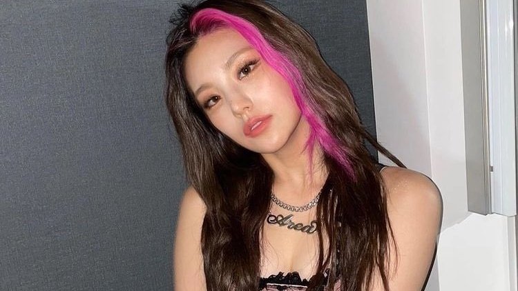 Mi disfraz para el #𝐒ρσ𝕠kყHyb̶є·𔘓·ƒ𝑒s̷t̷ es mi intento de e·girl cuando media población ya sabe que mi luna en piscis 🌘 me hace ser como un pollito recién nacido, realmente esa mecha marca mercado da + miedo que el #𝙃a̶łł𝕠ω𝑒𝑒n파티𖧧𝗛𝗬𝗕𝗘.

𝑚and(ä)ra 𝔣act ˖࣪ᝰ #𝔸jax