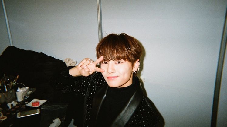 golflefleur's tweet photo. stray kids getting ready for their first MAMA #MAMAVOTE #straykids https://t.co/ZHnCCybcg0