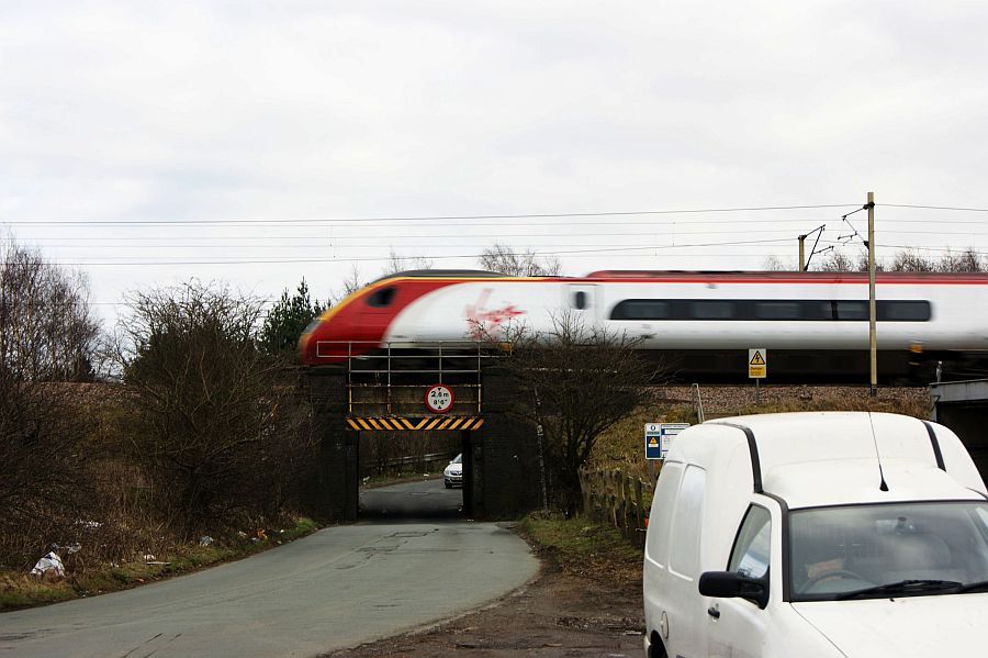 25-02-12 VULCAN VILLAGE.
A Pendolino heads north over Winwick Junction.
#VulcanVillage #VirginTrains #VirginPendolino #trains #railways #WinwickJunction