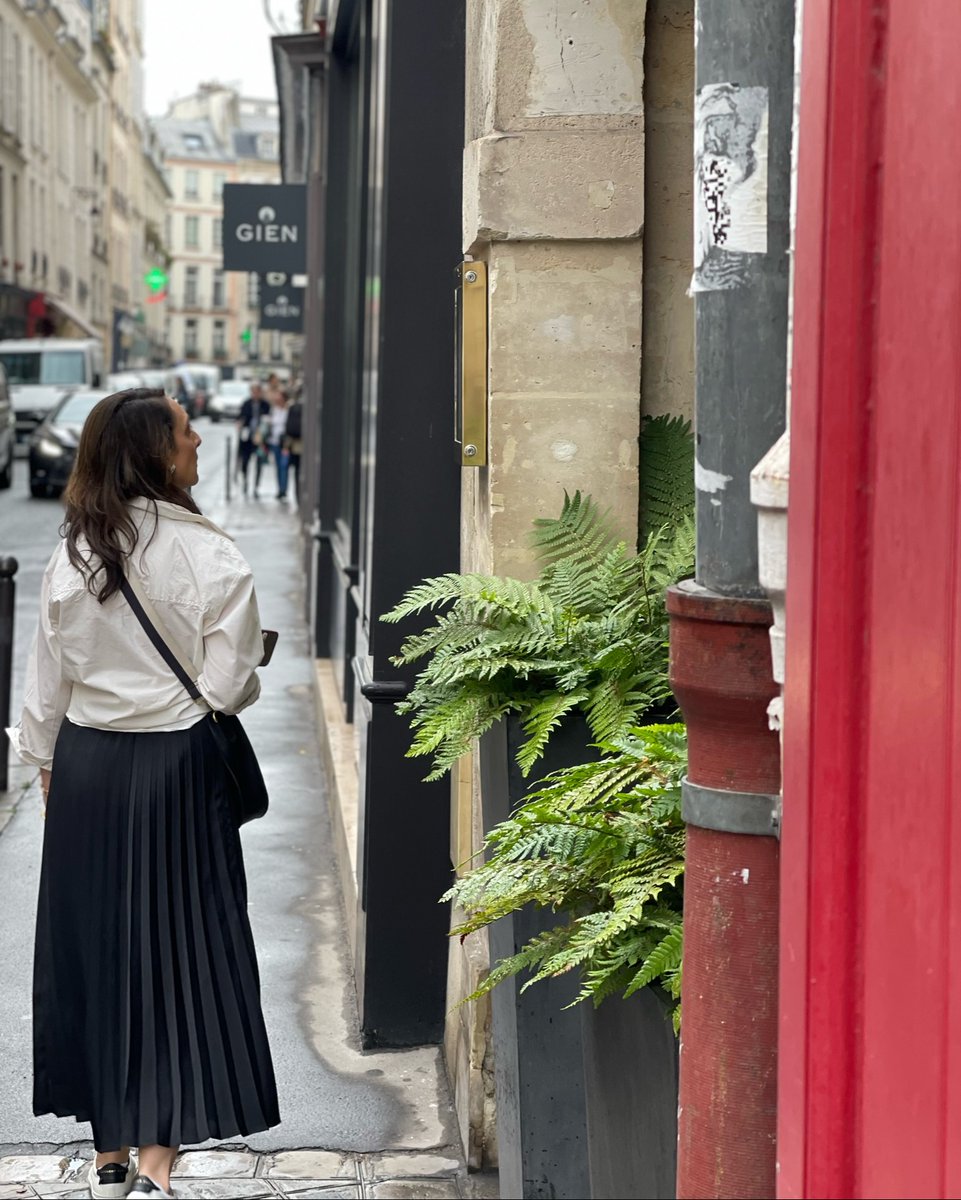 fletch_rhodes's tweet image. 🇫🇷  Our own #EmilyinParis sourcing unique finds! See her Paris rec&apos;s on the #FRblog! fletcherrhodes.com/blog/fr-travel…

#FletcherRhodes #FRstyle #InteriorDesign #SonomaInteriorDesigner #NapaInteriorDesigner #WineCountryStyle #FRsourcebook #FRtravels #Paris