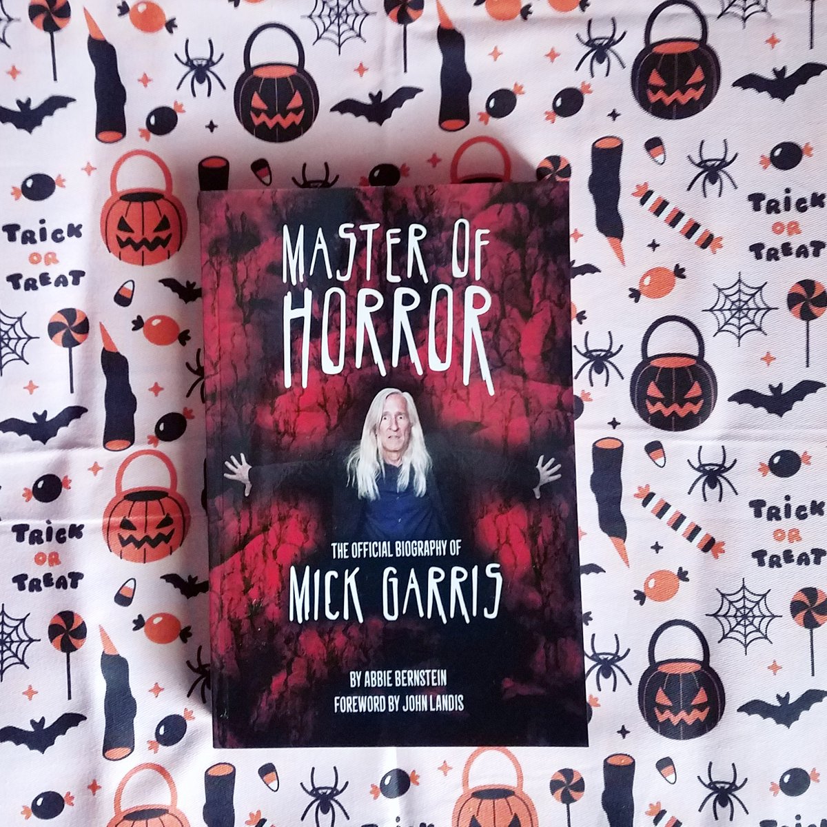#HappyHalloween! 🎃📚 It's a great day to settle in with a spooky book, like this official biography of <a href="/MickGarrisPM/">Mick Garris & The Post Mortem Podcast</a> 🧟‍♀️💀👻 atbpublishing.com/garris 🧛‍♂️🧙‍♀️ #Halloween #Halloween2022