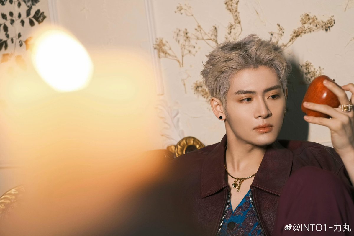 #Rikimaru #力丸 #HappyRikimaruDay 

Riki weibo update (1/2)

"This year I cosplay myself 🍎”