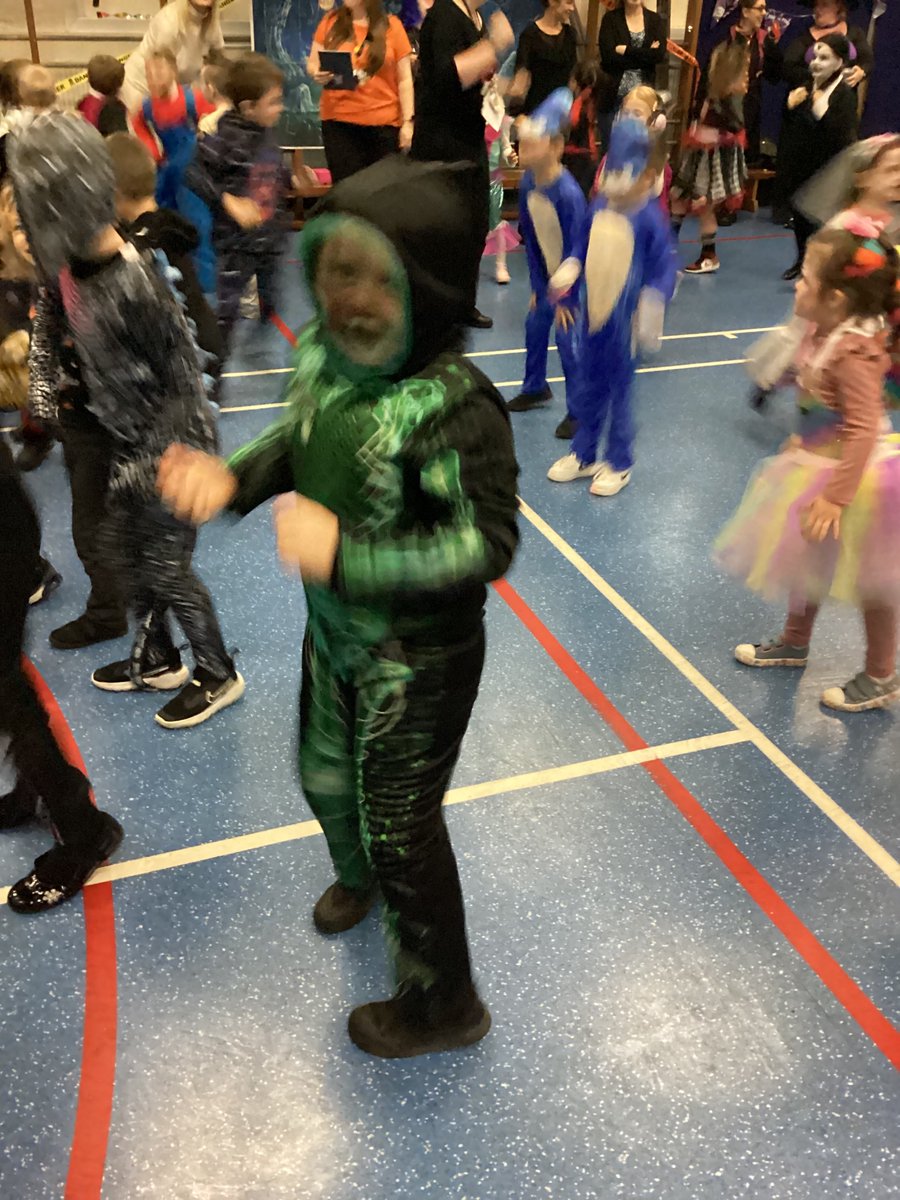 SMOS_P2C_LCSC's tweet photo. @SMOSPrimary @SMOS_P2C_LCSC party time! 🎃 https://t.co/XwSaka19Wy