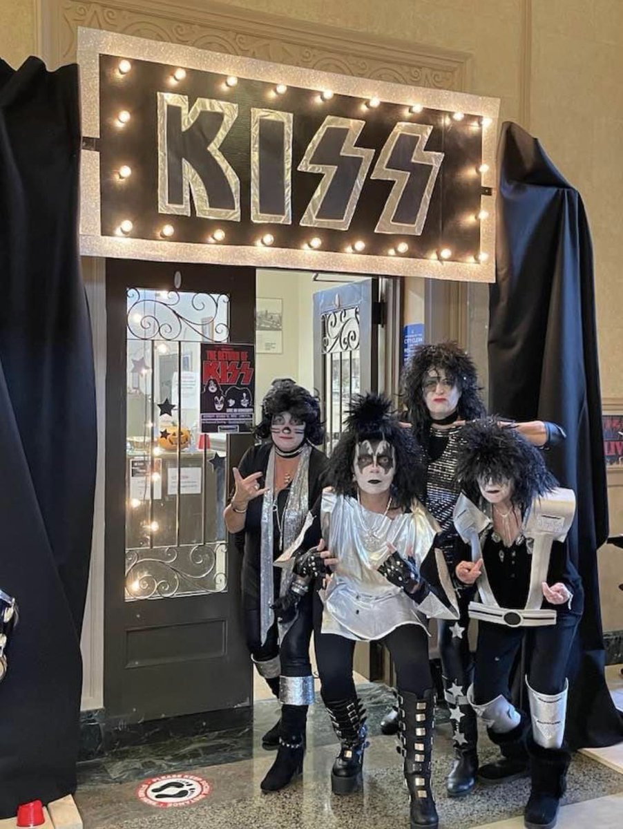 jillifish7's tweet photo. @genesimmons @PaulStanleyLive The City Clerk’s Office at City Hall in Kingston, NY. https://t.co/OKDWgDUp9s