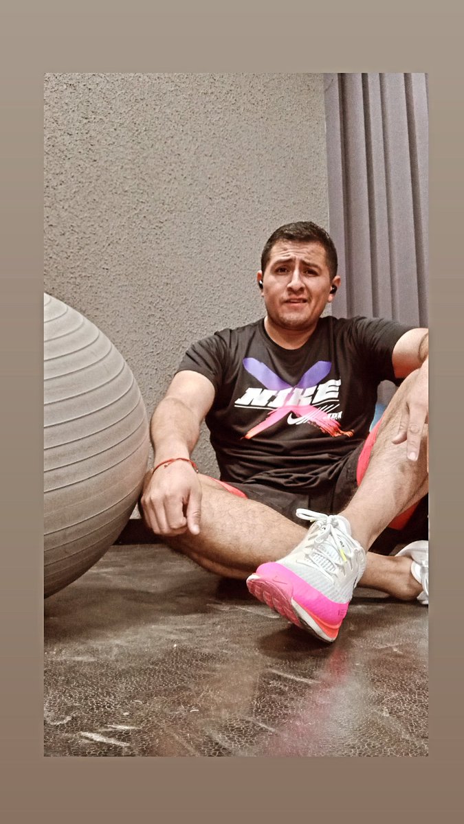talsoltero's tweet photo. Ya manden el pan de muerto! #Halloween #PanDeMuerto #UnTalSoltero #gayboy #Lunes #SmartFit #workout https://t.co/95dDUTyXtp