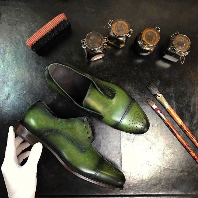 ADORSIBRAND's tweet photo. Looking for a spooktacular pair of shoes? 👀

Take your spooky look to a whole new level with our handmade patina collection!

Whether your costume is cute, bold, or eerie, you’ll find the pattern that suits your taste.

#ADORSI #ASoleThatFitsYourSoul #BeSpookyWithBespokeShoes https://t.co/cZsiiRdUKY