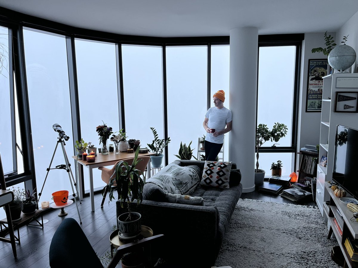 For Halloween, Hyde Park dressed up as Stephen King’s The Mist. Love these spooky otherworldly vibes.