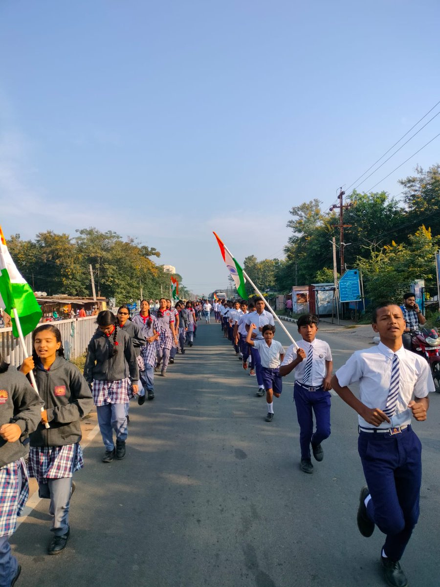 thakur_asis's tweet photo. Let's celebrate our diversity and pledge to stand for a united India.
Run For Unity organised by @NNuapada , @DM_Nuapada , National High School and Kendriya Vidyalaya Nuapada to commemorate the Birth Anniversary of Sardar Patel.

#NationalUnityDay
@Nyksindia @YASMinistry https://t.co/f0V1TKZfkI