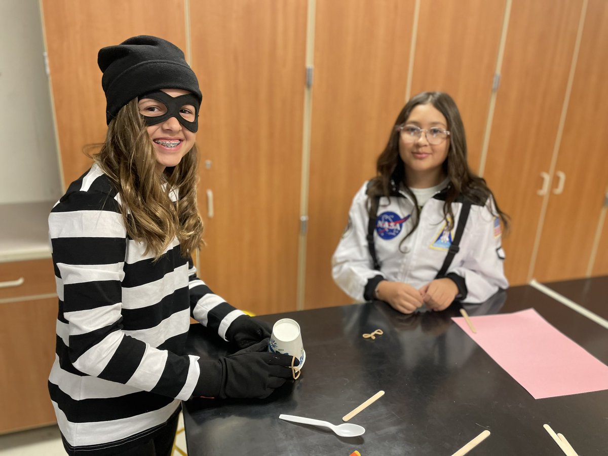 6BlueBMS's tweet photo. Candy catapults!! https://t.co/weID5ydjed
