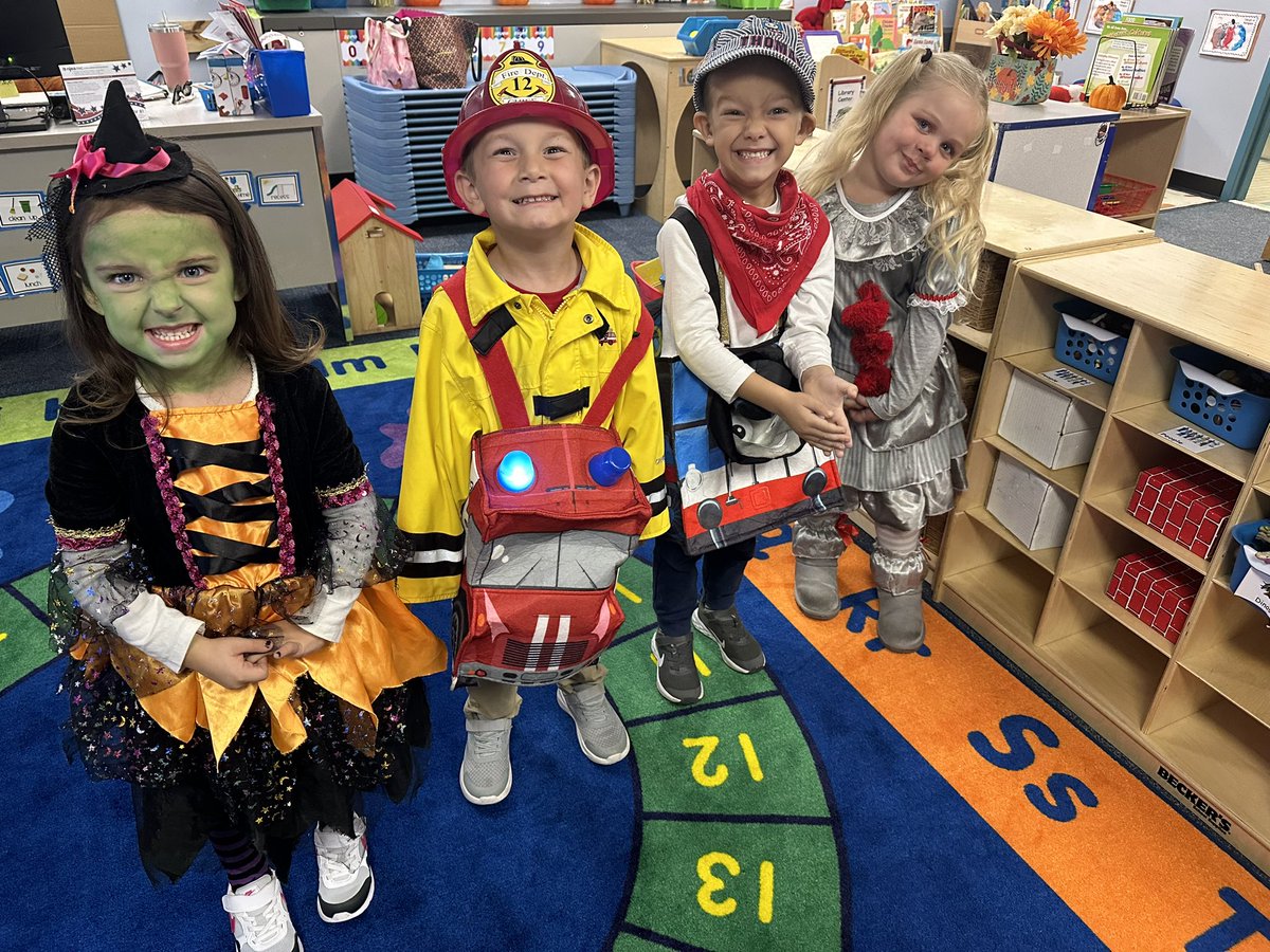 amandaeromo's tweet photo. Happy Halloween!! 👻🎃@brigschools https://t.co/2L02lq9yqk