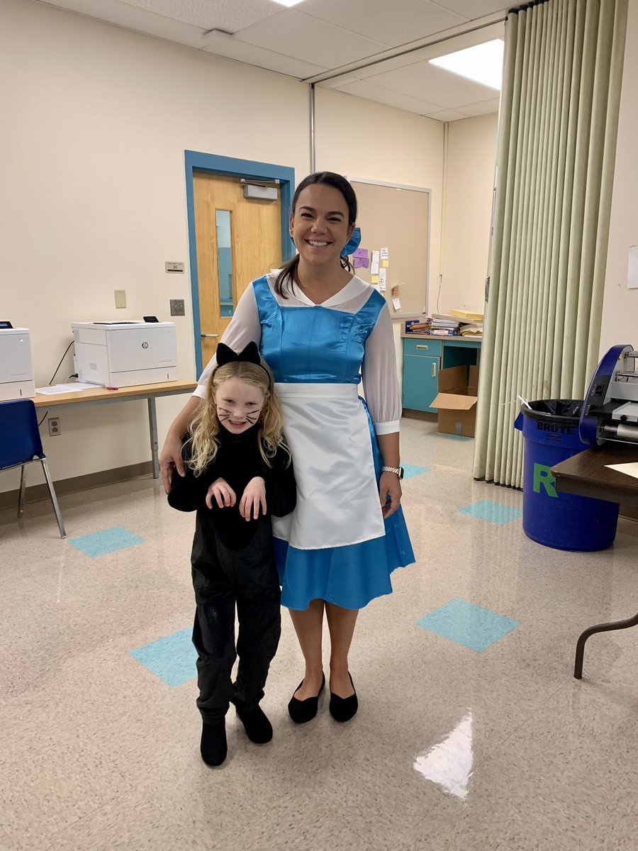 amandaeromo's tweet photo. Happy Halloween!! 👻🎃@brigschools https://t.co/2L02lq9yqk