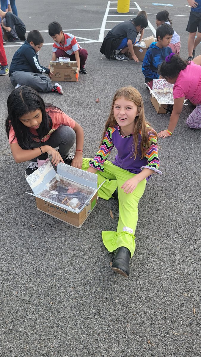 LanksLeaders's tweet image. S&apos;MORE SMILES 😝#SOLAROVEN #SMOREfun #lankfordsleaders #funinfourth @NatcherElem @MsTurnerNE @Mrs_Bryant00 @mrspoolesparty