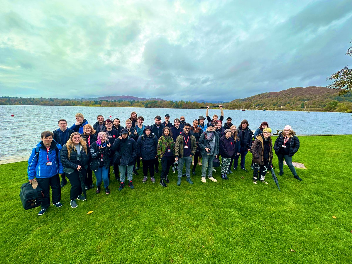 StaffsFilmMedia's tweet photo. Our L4 filmmakers have arrived in Ambleside for 4-days, shooting their first films. #Ambleside #shortfilm #filmmaking @staffsuni_dta @StaffsUni https://t.co/9wAUPr7f0U
