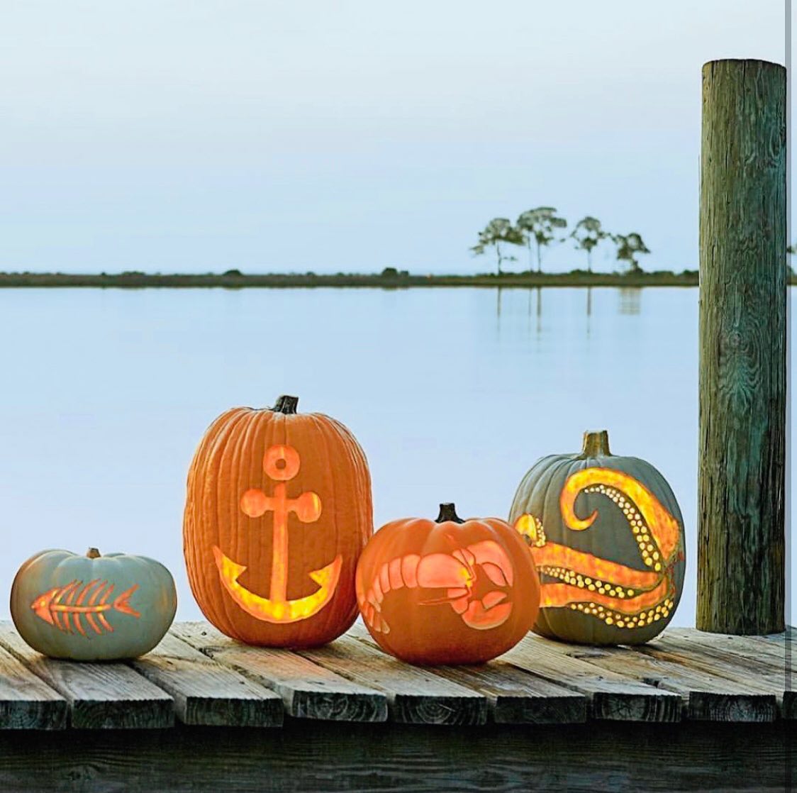 Wishing you a fabBOOlous Halloween 👻 🎃.

📷 <a href="/coastalliving/">Coastal Living</a>