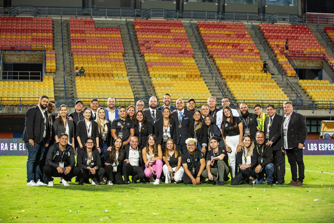 Primera final en la producción de la #LigaFUTVE 🤩

Agradecida con Dios por darme la oportunidad de trabajar en lo que más me apasiona. ⚽️✨️
