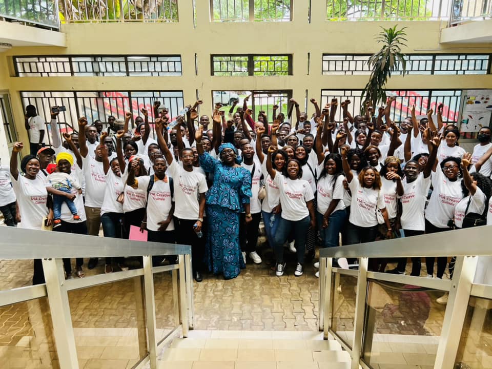 La mobilisation citoyenne réfère à l’action de rassembler des citoyens, avec leurs compétences, leurs intérêts et leurs valeurs, autour de projets ou de causes communes, qui contribuent à l’amélioration de la qualité de vie et au développement harmonieux de toute la communauté.