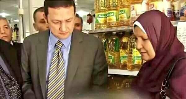 فاكرين الست المحترمة دي 👇 
لما كانت بتعترض علي إن :-
كيلو اللحمة ب ٤٠ جنيه وكيلو السكر  ٣ جنيه
و إزازة الزيت ب ٤ جنيه .. حد فاكر 😅
نفسي اشوفها و اسألها عاملة ايه دلوقت يا ست الكل.... 
يارب تكوني راضية بالنغنغة اللي احنا فيها 🥴
#كلنا_ضد_السيسي_11نوفمبر
#نازلين_الجمعه_11_11