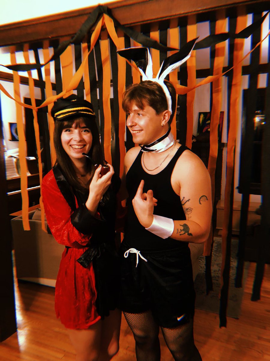 seeingcleary's tweet photo. Happy Halloween, ya ghouls https://t.co/D0dhr3xBrr