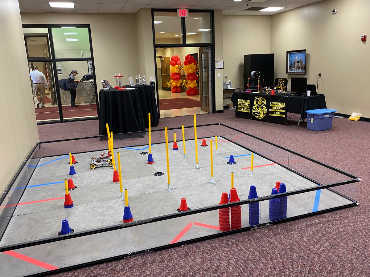 RoboKaiRobotics's tweet image. Thanks to all the families that came to visit us at the @BishopFenwick1 open house! Great to see the potential next generation of our team!!