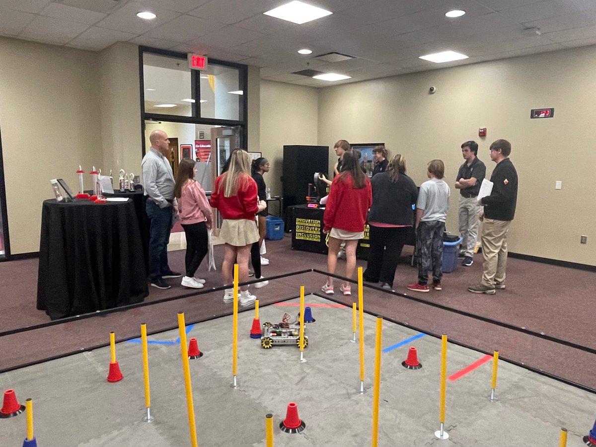 RoboKaiRobotics's tweet image. Thanks to all the families that came to visit us at the @BishopFenwick1 open house! Great to see the potential next generation of our team!!