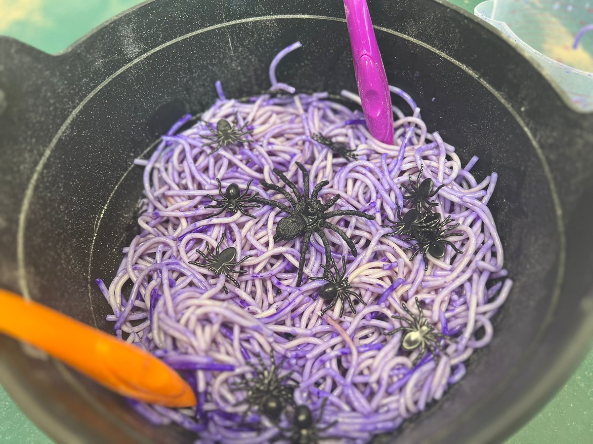 prospecthouse's tweet image. Some spooky things happening in EYFS today!
👻🎃🧙‍♀️
#CreateAndCommunicate #CRCArticle30 #Halloween2022