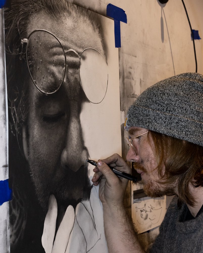 EakinDylan's tweet photo. Halfway through a self portrait. #artwork #photorealism https://t.co/dPypSPkQIQ