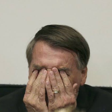 choquei's tweet photo. 🚨CRISE: O silêncio do ex-presidente Jair Bolsonaro já dura 16 horas. https://t.co/oUbWA3qQlW