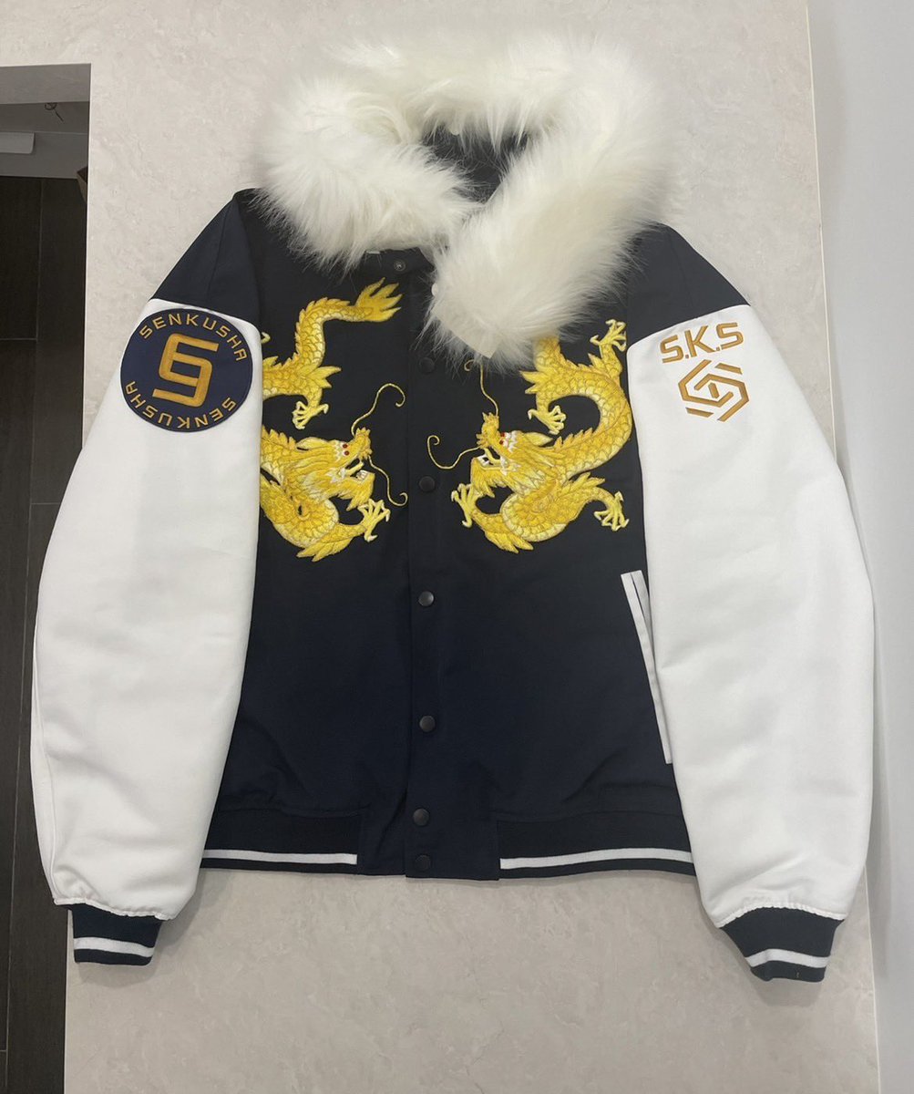 Johnf696969's tweet photo. So here It is! My very customized piece of golden dragon jacket! Look into the details? Guess what my next move is my @AzukiOfficial fam 😎🔥⛩ IKZ https://t.co/BO5OYGPdD3